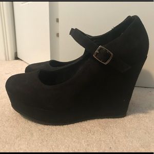 Black Vevelt Wedges